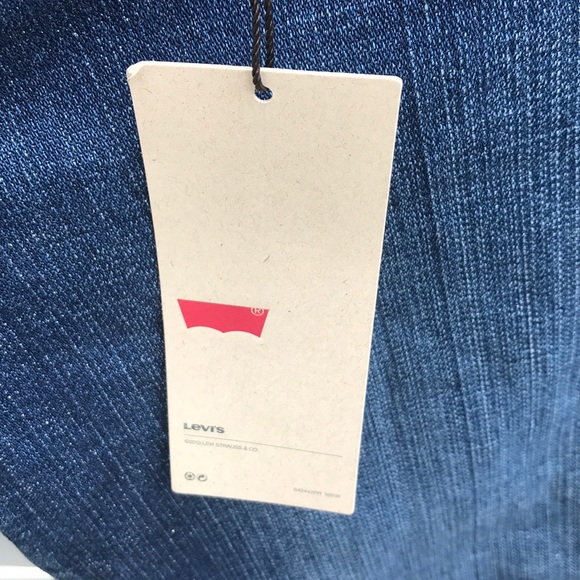 Levi’s Capri new with tags . Size 32 - Picture 2 of 8